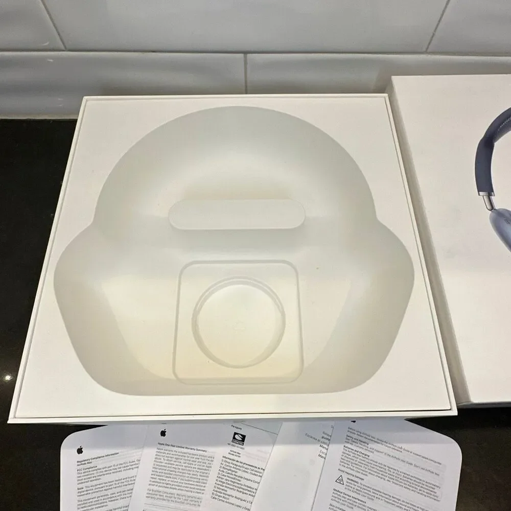 AirPods Max Box